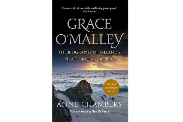 Book cover of 'Grace O'Malley: The Biography of Ireland's Pirate Queen 1530-1603' by Anne Chambers with a scenic ocean view.